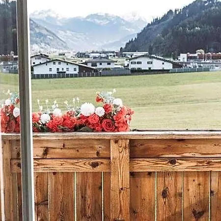 Lebeschlitters - Apartmenthaus Im Zillertal فندق 3*